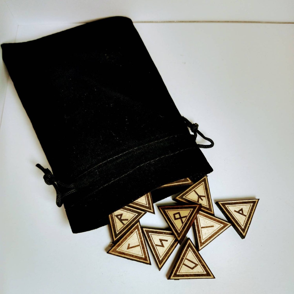 Triangle Norse Futhark Pocket Rune Divination Set. Odin Valknut Knot - Inlumined Arts LLC